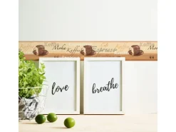 Bricoflor Küchentapete mit Kaffee Design Selbstklebende Tapetenbordüre in Beige Braun Vlies Tapetenborte mit Vinyl mit Schriftzug* Bordüren