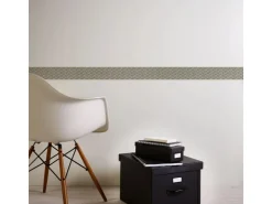 Bricoflor Selbstklebende Tapetenbordüre mit Ornament Neobarock Bordüre für Wohnzimmer und Schlafzimmer Vlies Bordüre in Weiß und Silber