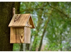 Dobar Geflammter Nistkasten mit Anflugleiste 23,5 cm x 17,5 cm x 33 cm Kiefer* Vogelbedarf