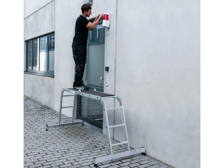MUNK Vielzweckleiter mit Nivello Traverse 4x3 Sprossen