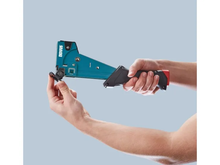 Novus Tools Hammertacker J-055 6–14 mm Typ G Premium-Tacker für Flachdrahtklammern mit Prallplatte für Oberflächenschutz 030-0454* Tapezierzubehör