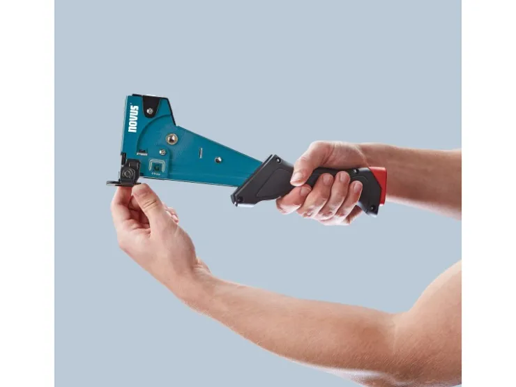 Novus Tools Hammertacker J-055 6–14 mm Typ G Premium-Tacker für Flachdrahtklammern mit Prallplatte für Oberflächenschutz 030-0454* Tapezierzubehör